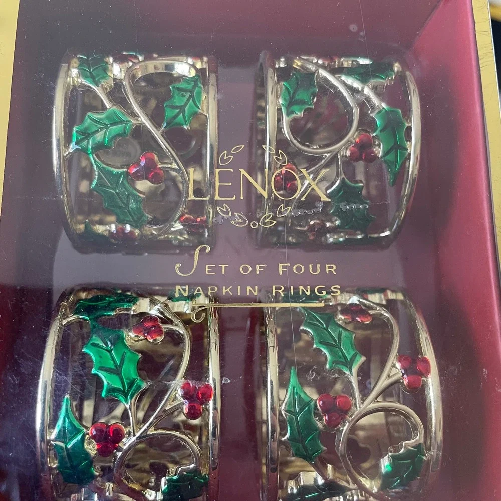NEW Lenox Gold Holly And Berry Napkin Rings Set of 4 Christmas Holiday Decor NIB